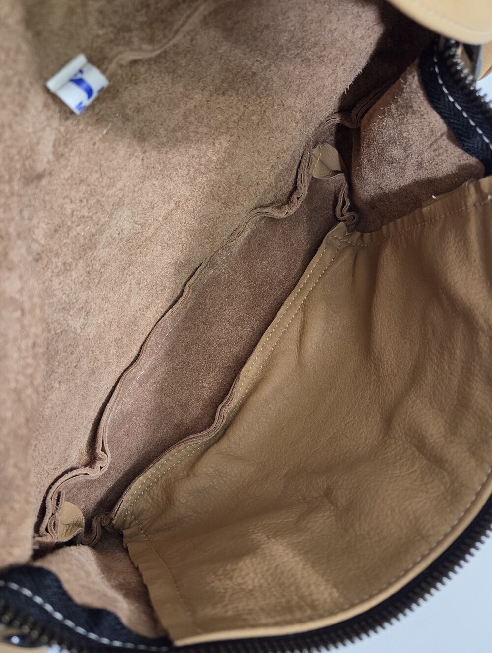 EXCELLENT PARKER THATCH CROSS YOUR HEART SLING BAG - LEATHER BUTTERSCOTCH - Picture 13 of 14
